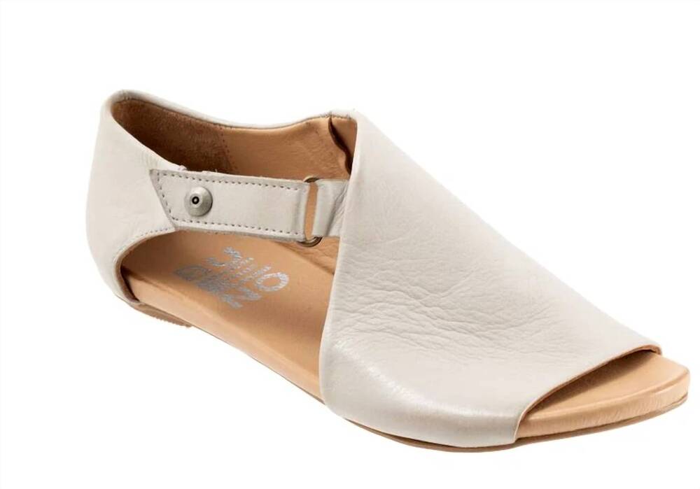 NEW BUENO women's kale sandal in beige